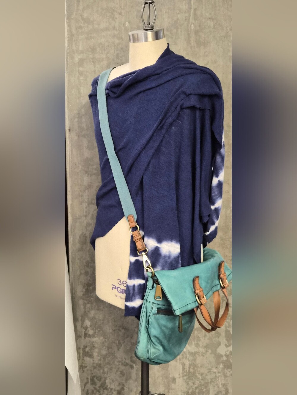 Fossil Aged Patina Leather Crossbody Bag with Brown Trim and Adjustable Strap
